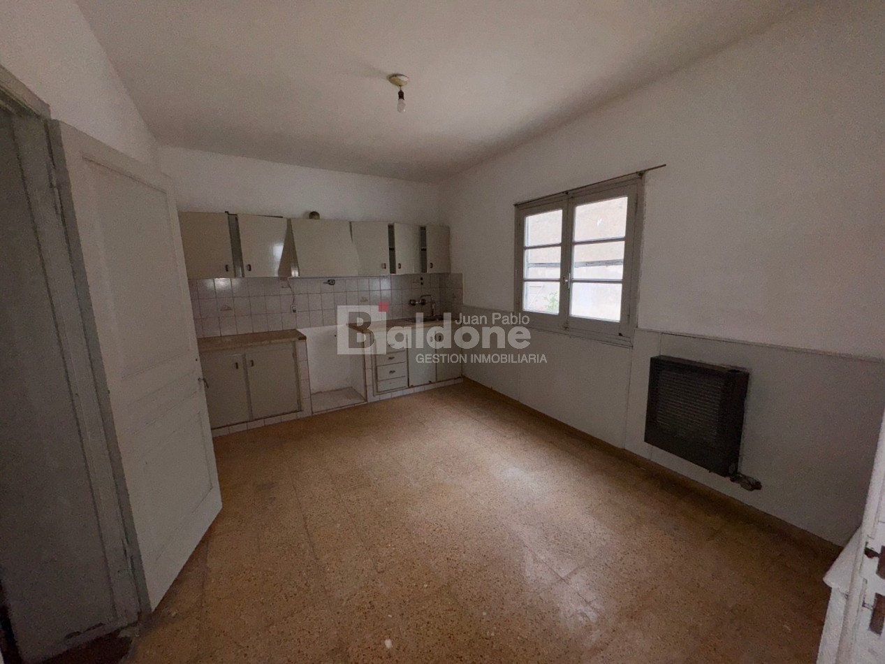 EN VENTA - OPORTUNIDAD MULTIRRENTA - 2 LOCALES + CASA CENTRICA - GRAL.PICO