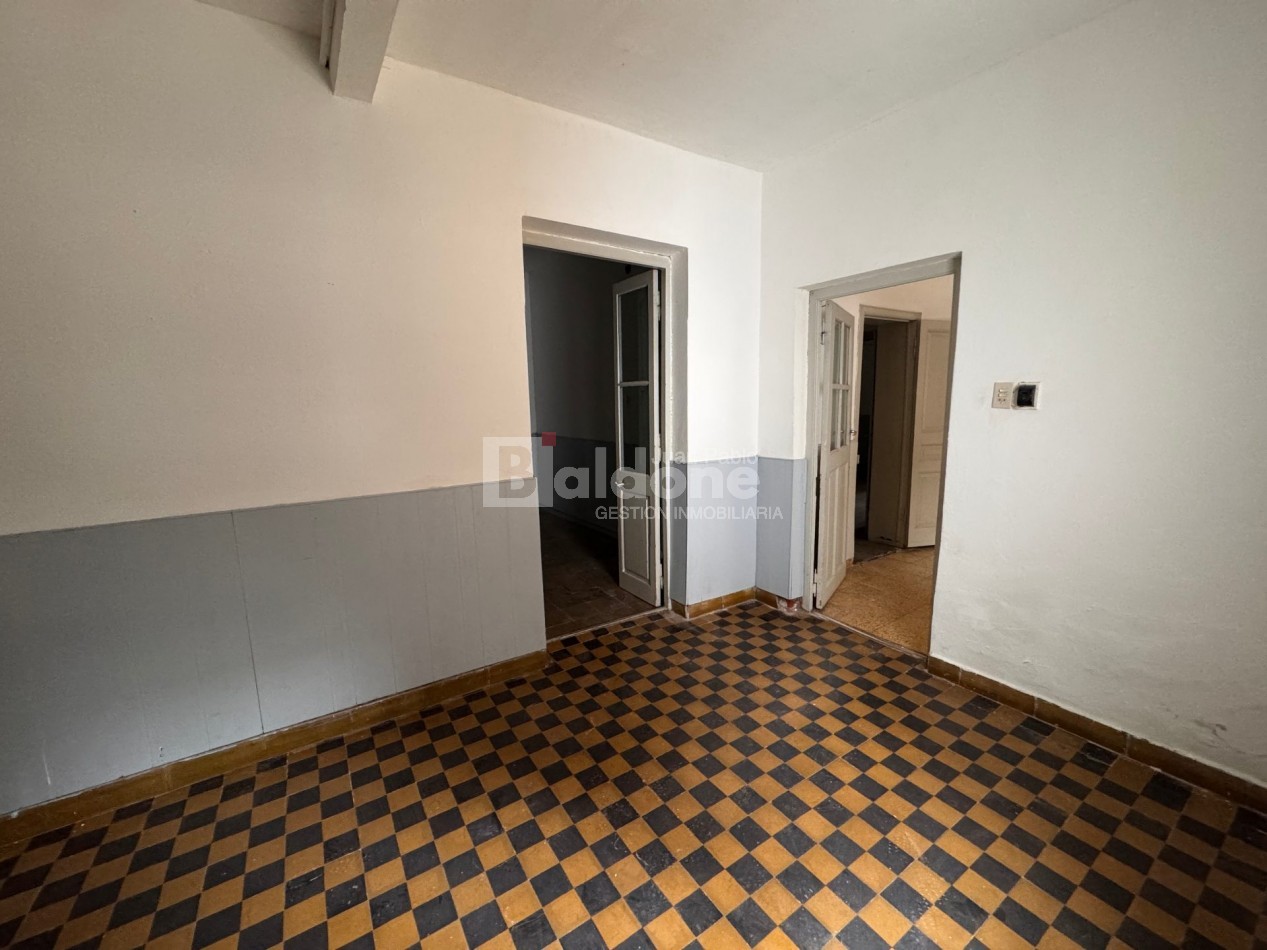 EN VENTA - OPORTUNIDAD MULTIRRENTA - 2 LOCALES + CASA CENTRICA - GRAL.PICO