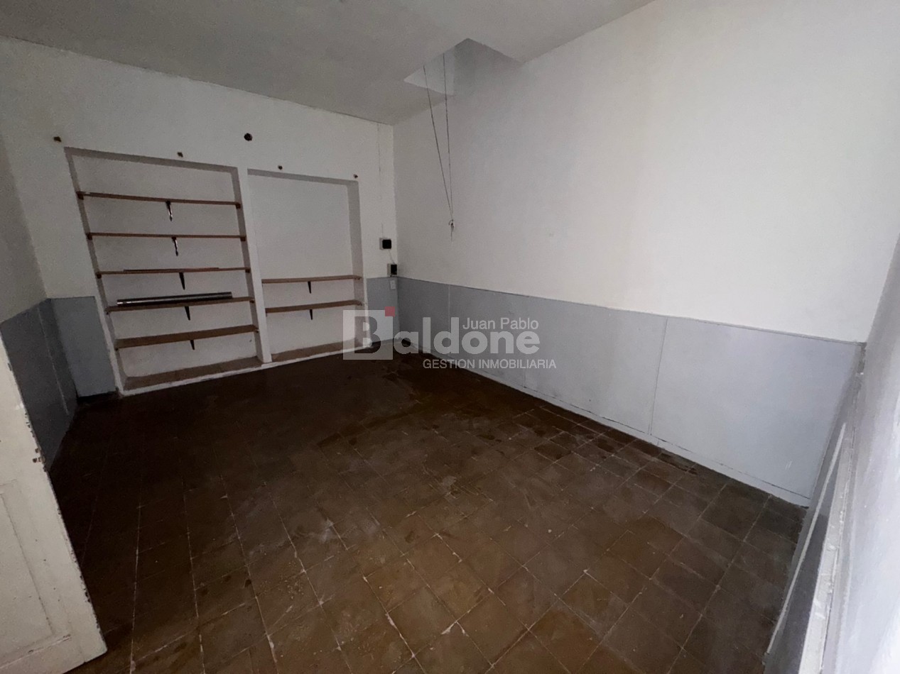 EN VENTA - OPORTUNIDAD MULTIRRENTA - 2 LOCALES + CASA CENTRICA - GRAL.PICO