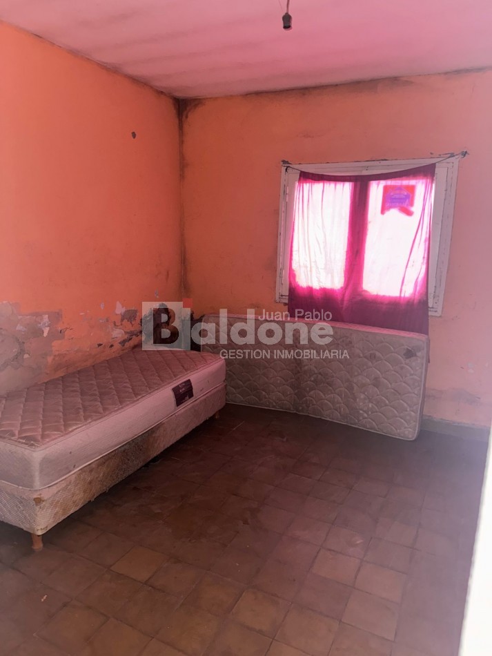 Casa con departamento en venta - Calle 24 e/ 21 y vias - General Pico, La Pampa