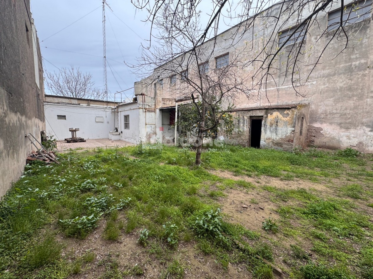 EN VENTA - OPORTUNIDAD MULTIRRENTA - 2 LOCALES + CASA CENTRICA - GRAL.PICO