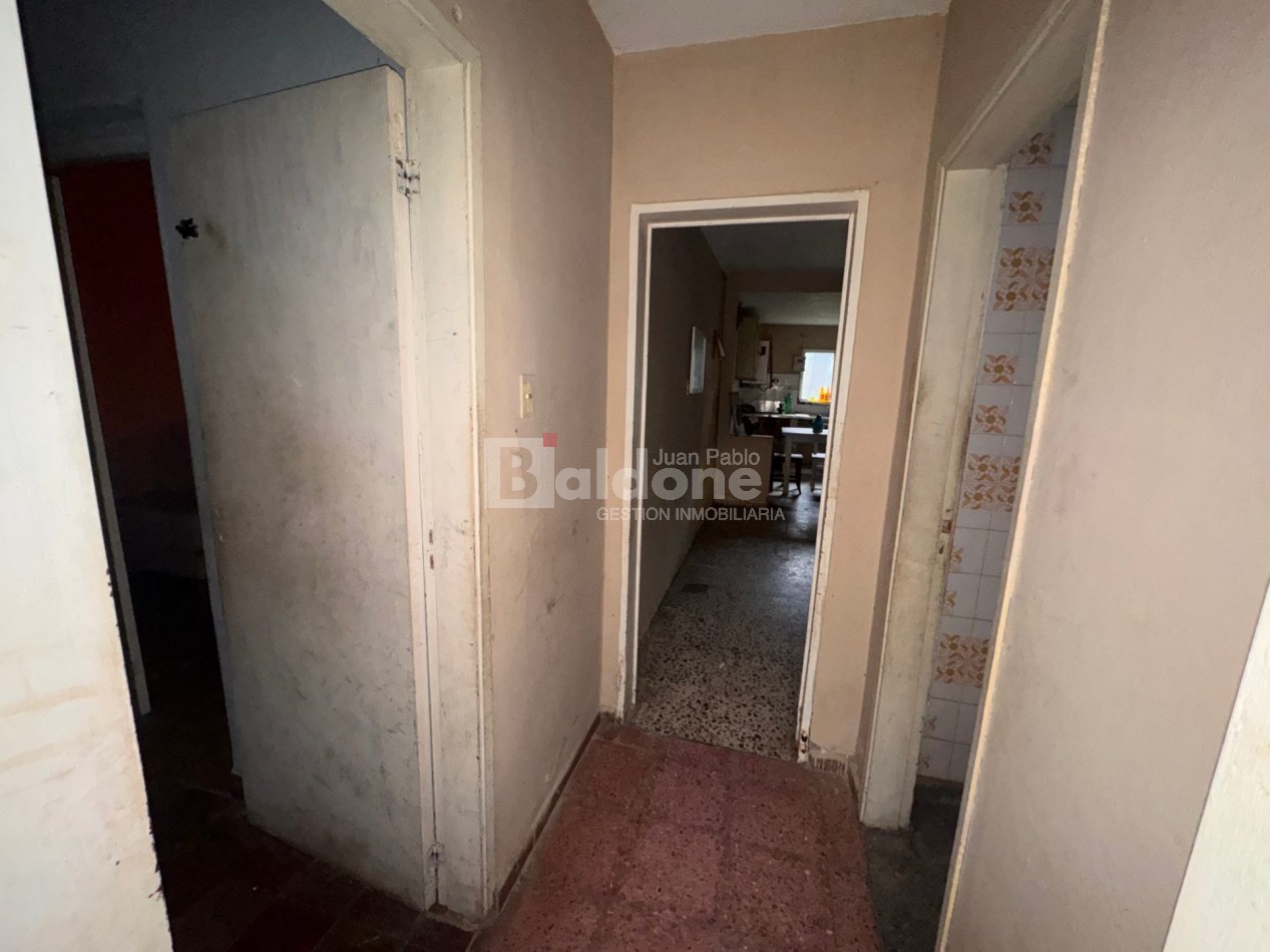 Casa con departamento en venta - Calle 24 e/ 21 y vias - General Pico, La Pampa