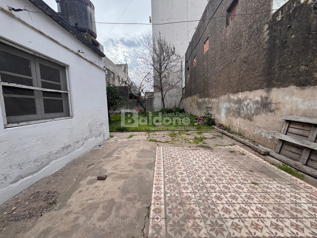 EN VENTA - OPORTUNIDAD MULTIRRENTA - 2 LOCALES + CASA CENTRICA - GRAL.PICO