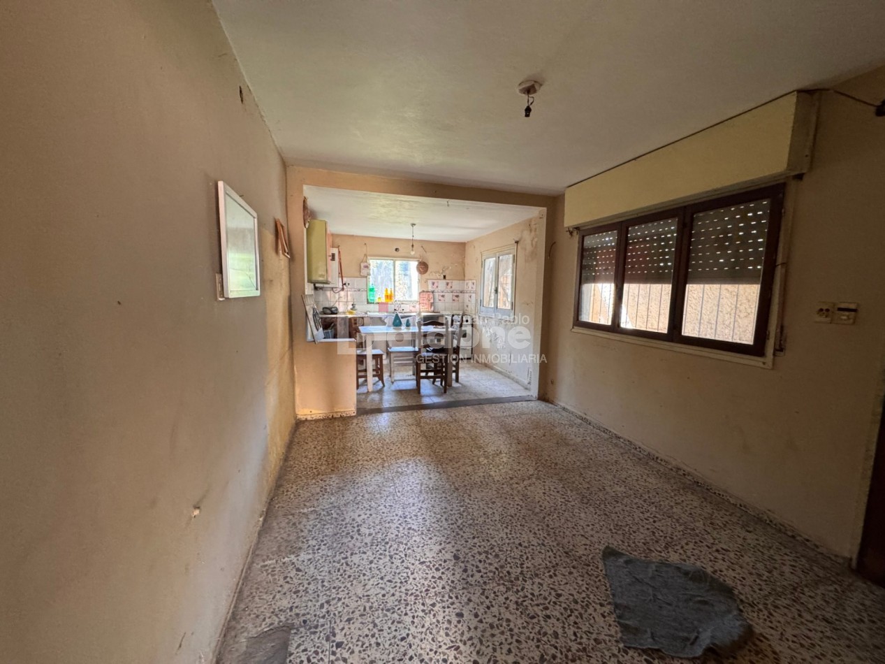 Casa con departamento en venta - Calle 24 e/ 21 y vias - General Pico, La Pampa