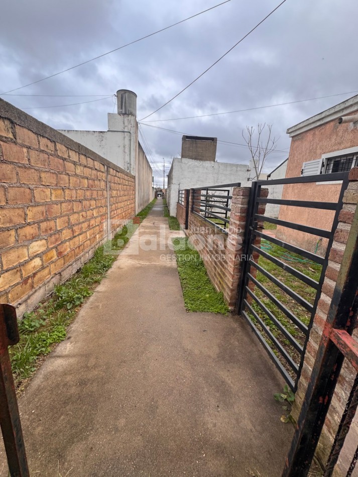 Casa con departamento en venta - Calle 24 e/ 21 y vias - General Pico, La Pampa