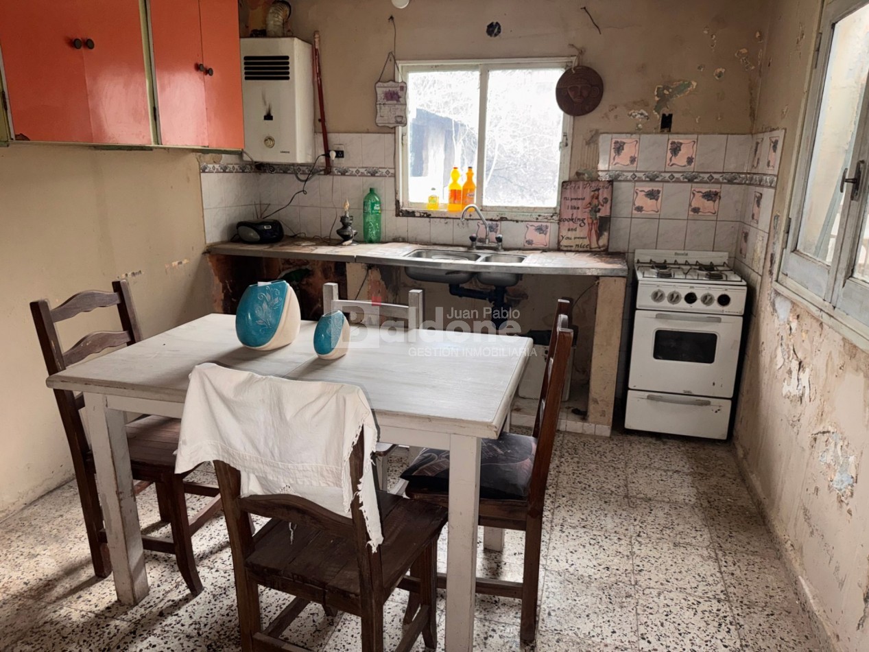 Casa con departamento en venta - Calle 24 e/ 21 y vias - General Pico, La Pampa