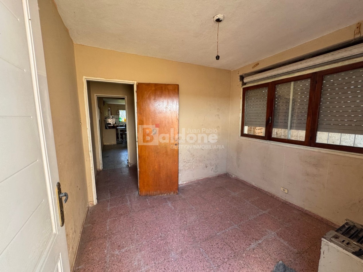 Casa con departamento en venta - Calle 24 e/ 21 y vias - General Pico, La Pampa
