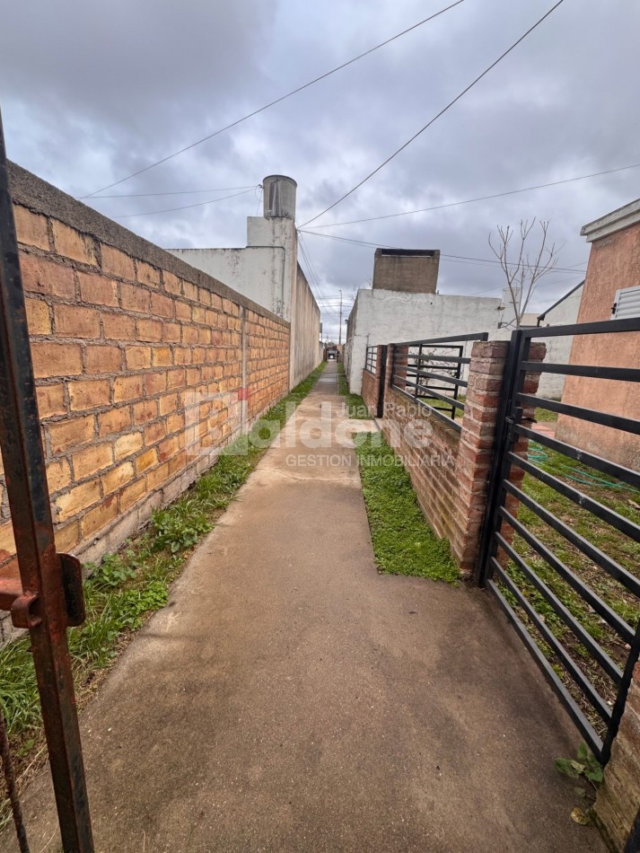 Casa con departamento en venta - Calle 24 e/ 21 y vias - General Pico, La Pampa