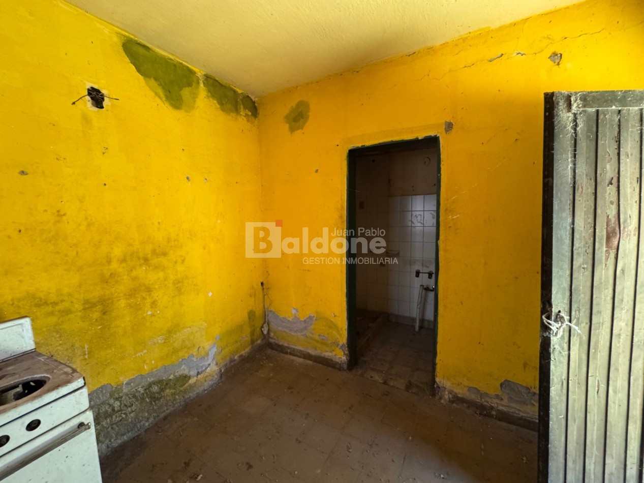 Casa con departamento en venta - Calle 24 e/ 21 y vias - General Pico, La Pampa
