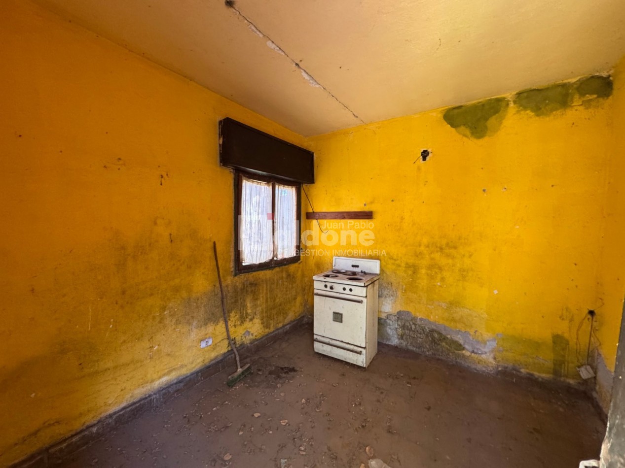 Casa con departamento en venta - Calle 24 e/ 21 y vias - General Pico, La Pampa