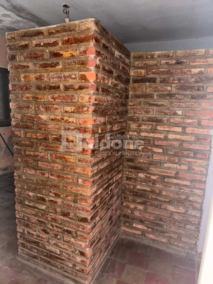 Casa con departamento en venta - Calle 24 e/ 21 y vias - General Pico, La Pampa