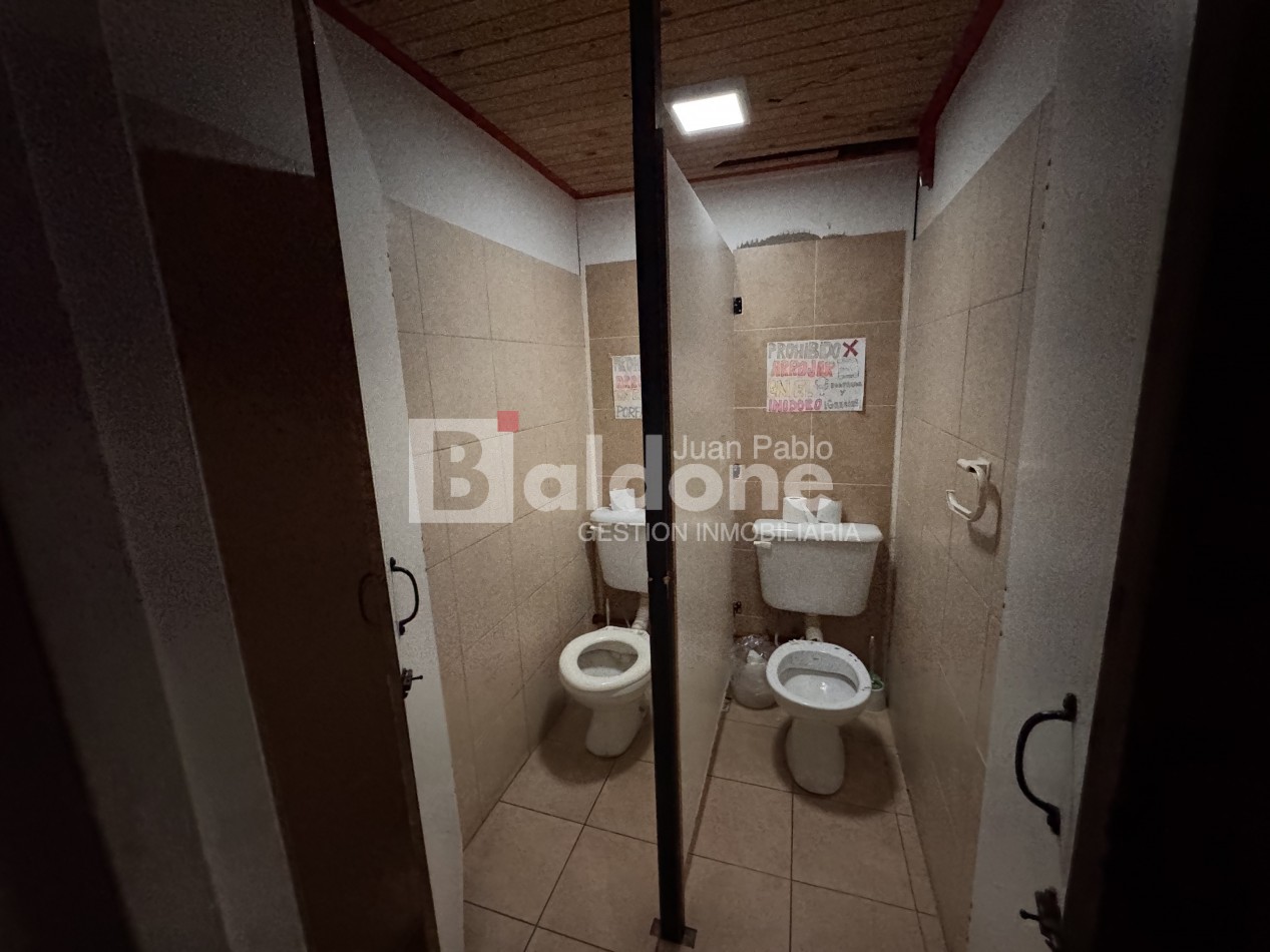 EN VENTA - SALON COMERCIAL - CALLE 25 e/ AVDA Y 16 - GRAL. PICO