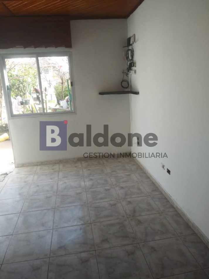 VENTA - CASA + DEPARTAMENTOS CALLE 1 E/ 38 Y 36 - GRAL. PICO