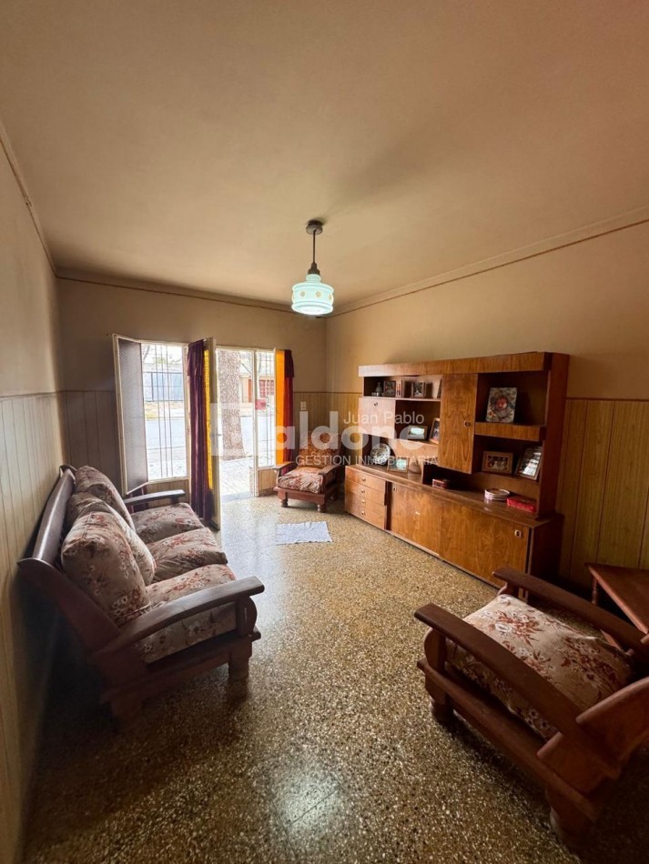 EN VENTA - AMPLIA CASA - CALLE 3 ENTRE 26 Y 28 -GRAL. PICO - LA PAMPA
