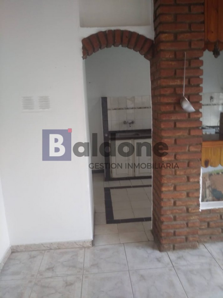 VENTA - CASA + DEPARTAMENTOS CALLE 1 E/ 38 Y 36 - GRAL. PICO