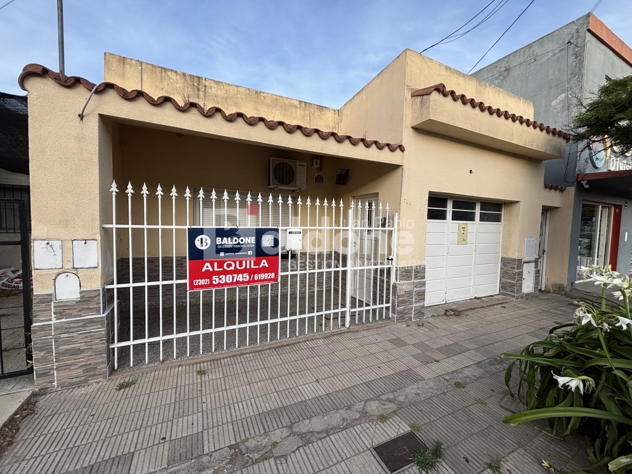 ALQUILER - CASA CALLE 102 E/ 15 Y 17 - GRAL. PICO