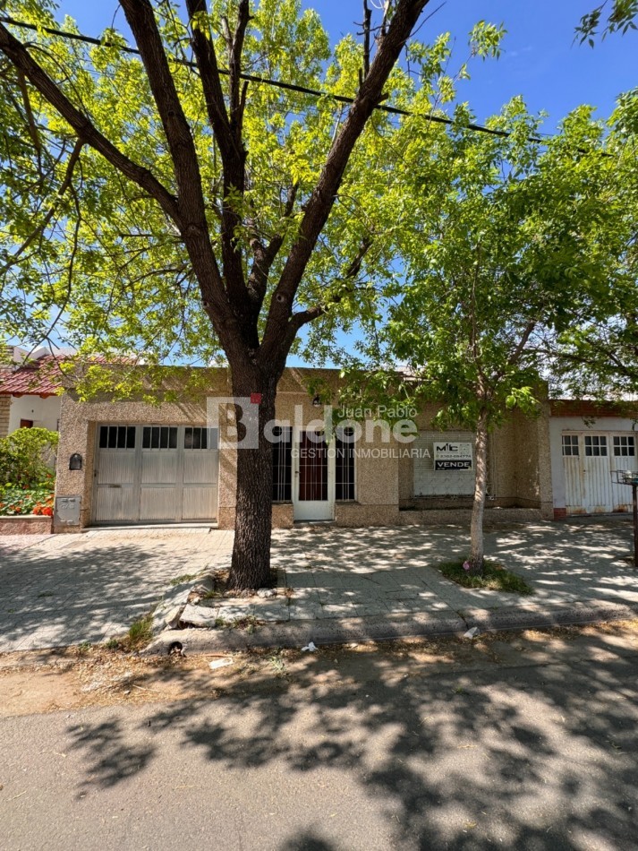 EN VENTA - AMPLIA CASA - CALLE 3 ENTRE 26 Y 28 -GRAL. PICO - LA PAMPA