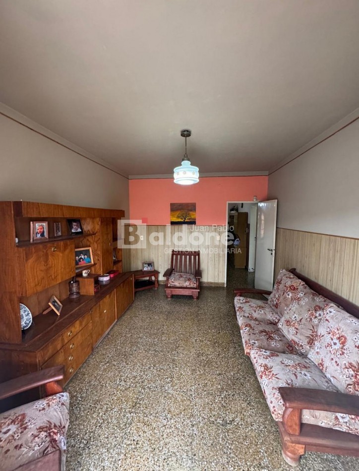 EN VENTA - AMPLIA CASA - CALLE 3 ENTRE 26 Y 28 -GRAL. PICO - LA PAMPA