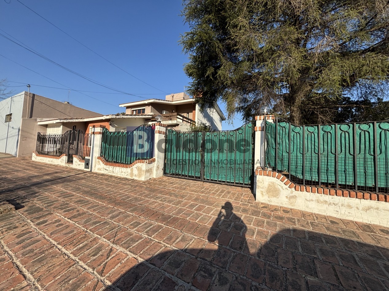 EN VENTA EXCELENTE PROPIEDAD SOBRE CALLE 11 E/ 106 Y 108 - GRAL. PICO - LA PAMPA