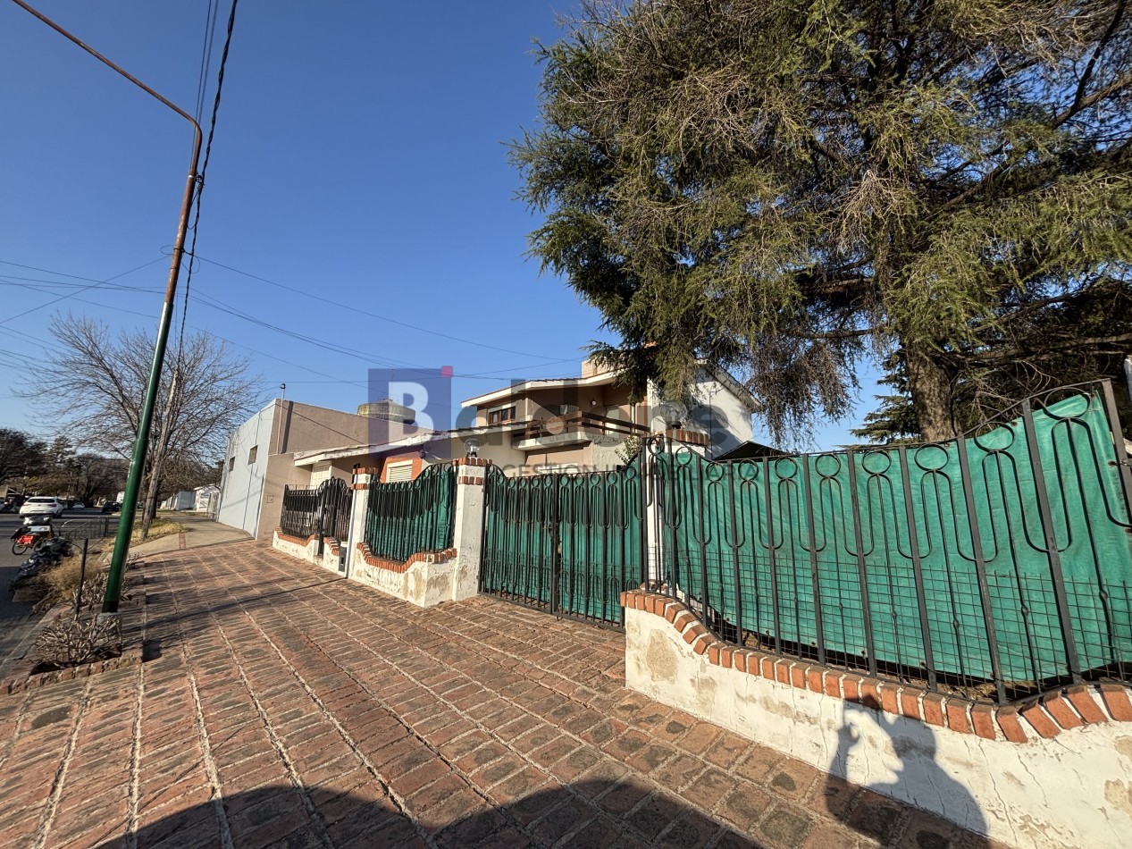 EN VENTA EXCELENTE PROPIEDAD SOBRE CALLE 11 E/ 106 Y 108 - GRAL. PICO - LA PAMPA