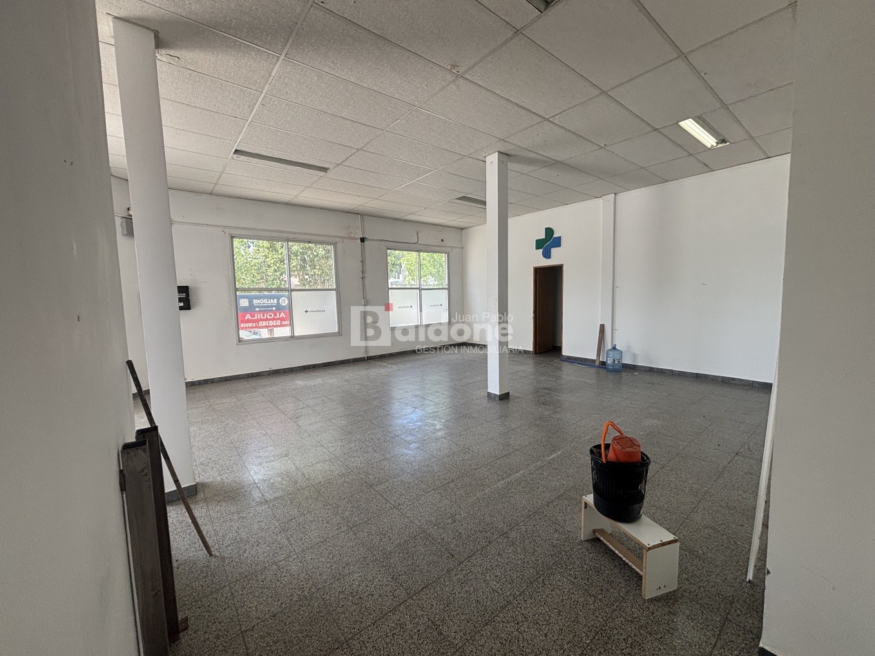 EN ALQUILER  - LOCAL COMERCIAL - CALLE 31 ESQ. 102 - GRAL. PICO