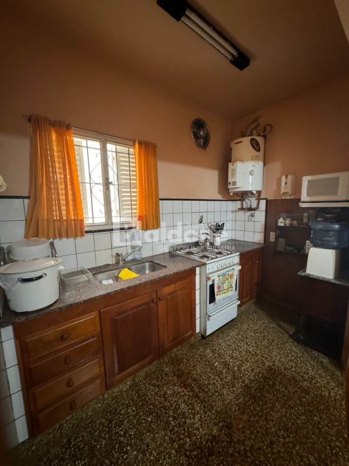 EN VENTA - AMPLIA CASA - CALLE 3 ENTRE 26 Y 28 -GRAL. PICO - LA PAMPA