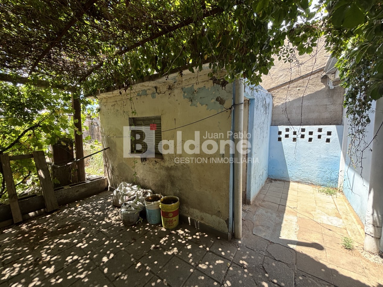 EN VENTA - CASA + TALLER - CALLE 25 ESQ. 2 - GRAL. PICO - LA PAMPA