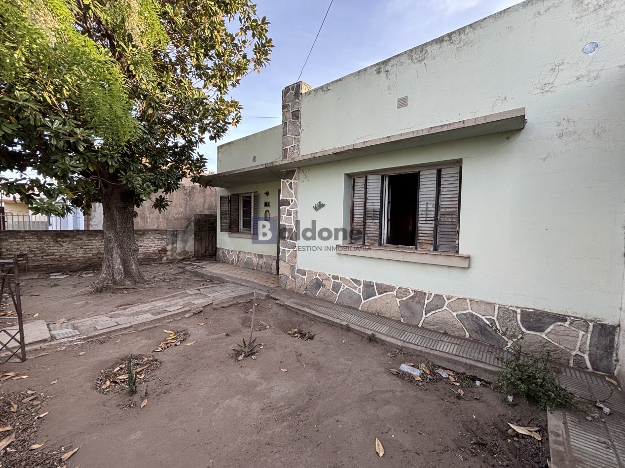 EN VENTA - CASA CON EXCELENTE UBICACION - CALLE 24 E/ 101 Y 103 - GRAL. PICO