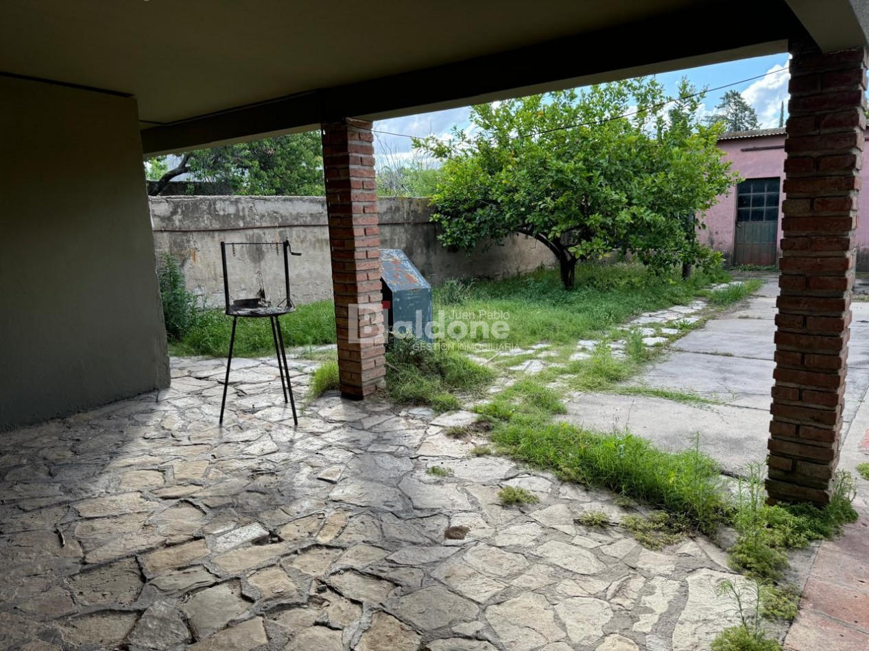 EN VENTA CASA + GALPON - CALLE 5 E/ 10 Y 8 - GRAL. PICO - LA PAMPA