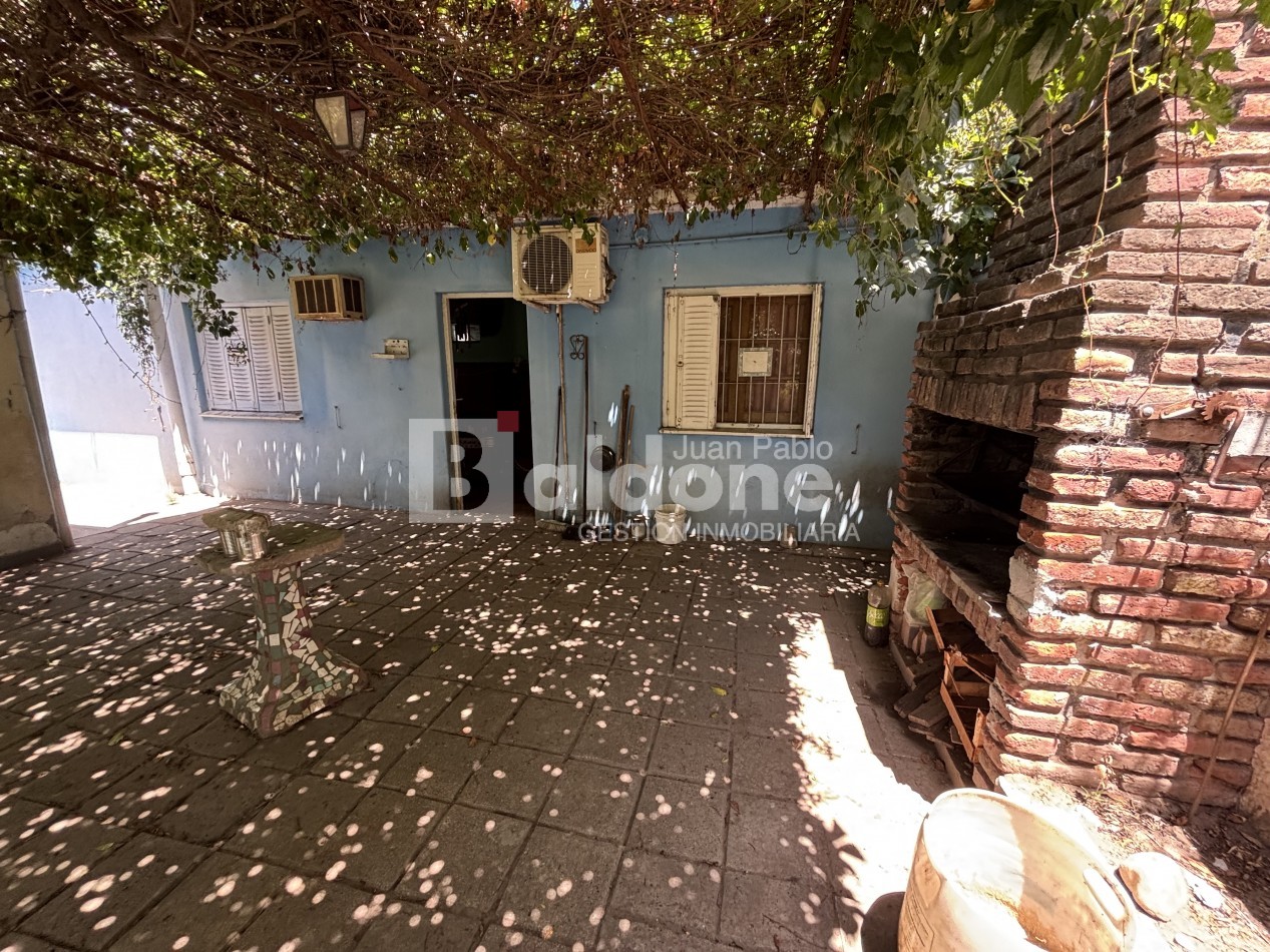 EN VENTA - CASA + TALLER - CALLE 25 ESQ. 2 - GRAL. PICO - LA PAMPA