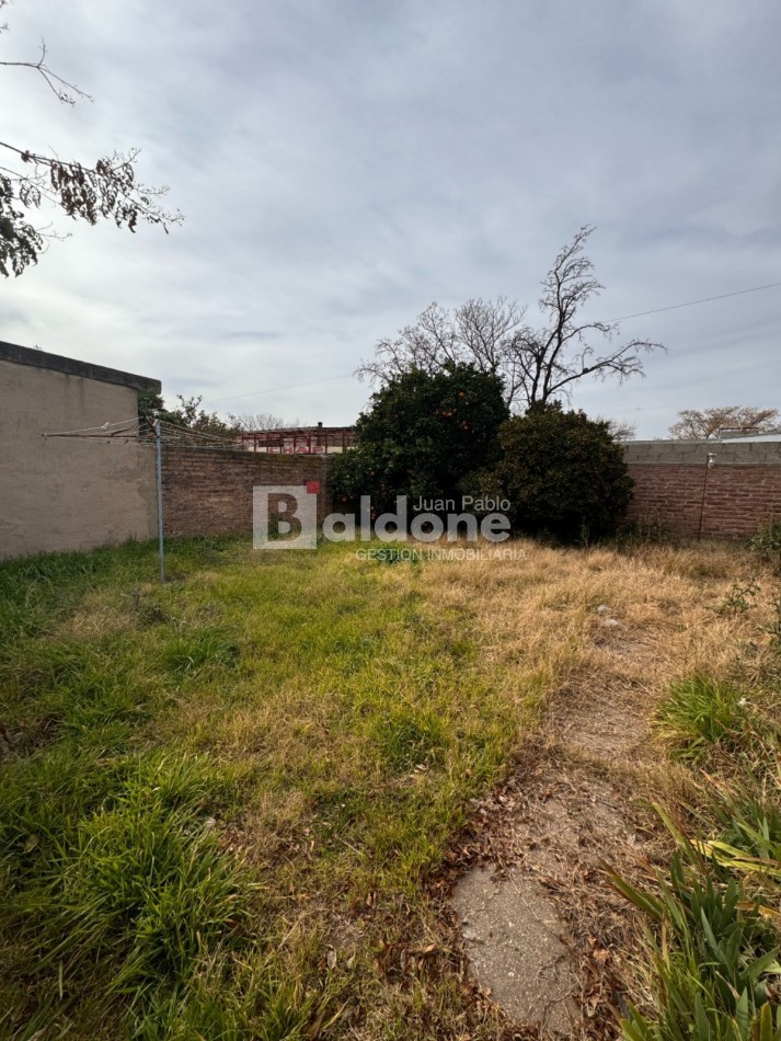 EN VENTA - AMPLIA CASA - CALLE 3 ENTRE 26 Y 28 -GRAL. PICO - LA PAMPA