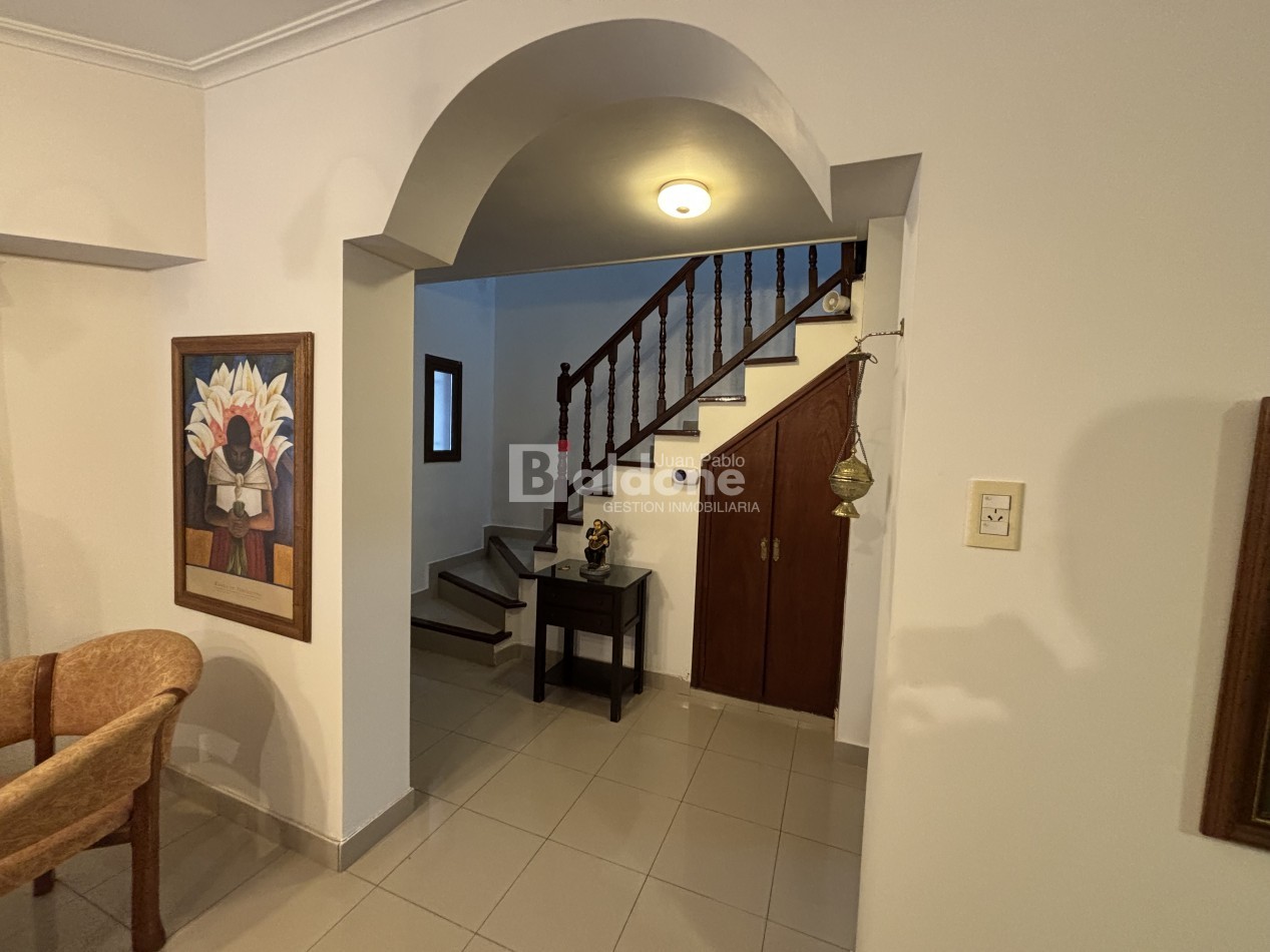 ESPECTACULAR CASA EN VENTA SOBRE CALLE 109 E/ 18 Y AVDA. 