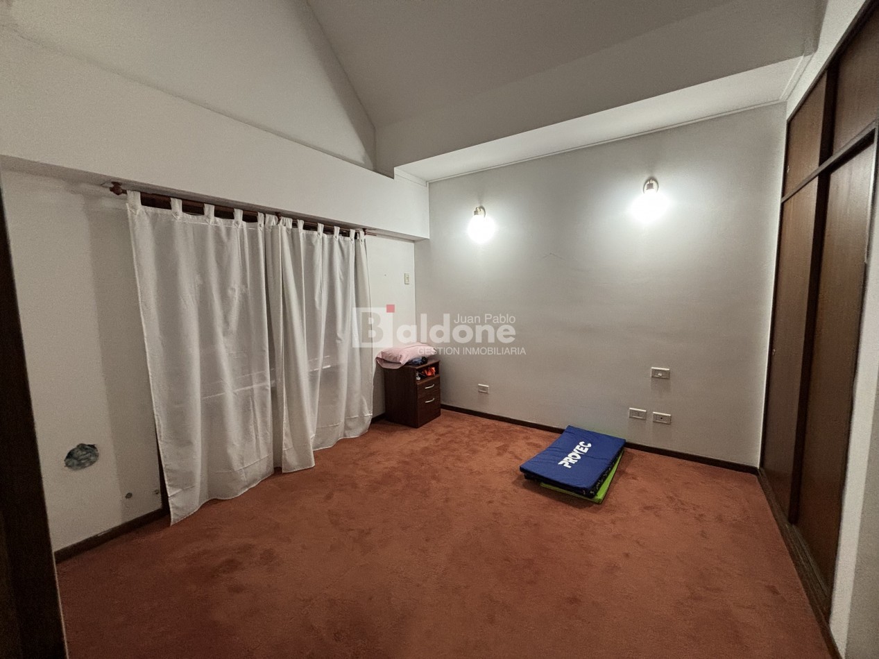 ESPECTACULAR CASA EN VENTA SOBRE CALLE 109 E/ 18 Y AVDA. 