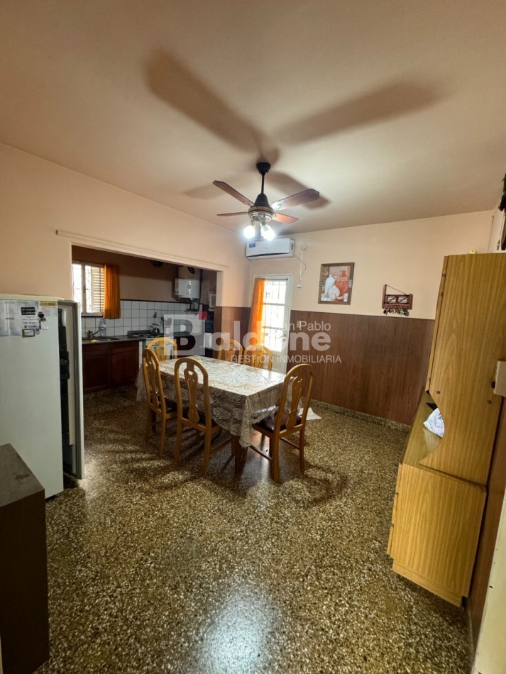 EN VENTA - AMPLIA CASA - CALLE 3 ENTRE 26 Y 28 -GRAL. PICO - LA PAMPA