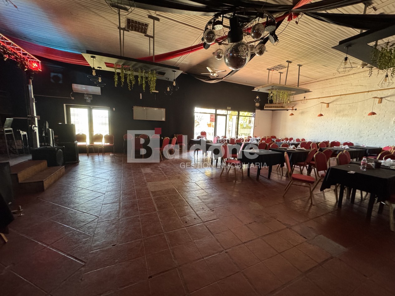 EN VENTA - SALON COMERCIAL - CALLE 25 e/ AVDA Y 16 - GRAL. PICO