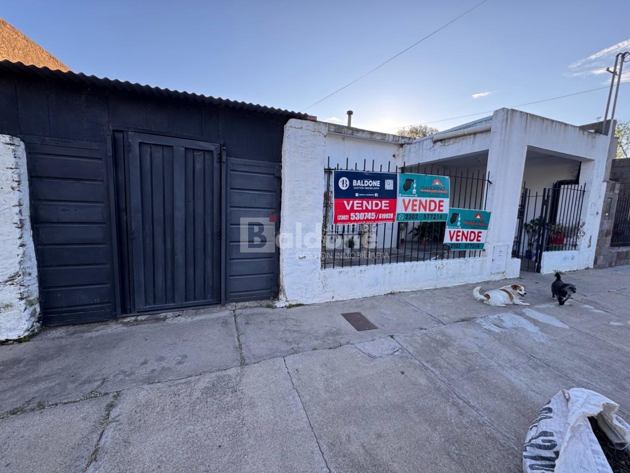 EN VENTA - CASA CALLE 102 E/ 33 Y 35 - GRAL. PICO - LA PAMPA