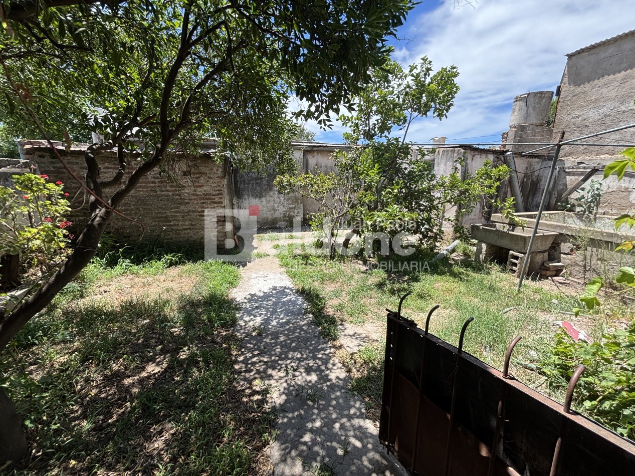 EN VENTA - CASA + TALLER - CALLE 25 ESQ. 2 - GRAL. PICO - LA PAMPA