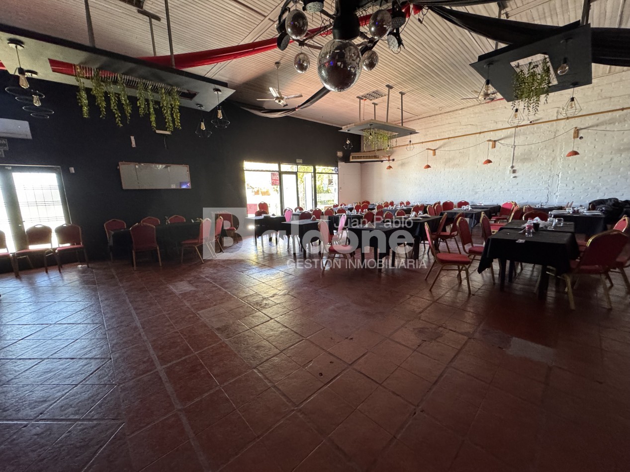 EN VENTA - SALON COMERCIAL - CALLE 25 e/ AVDA Y 16 - GRAL. PICO