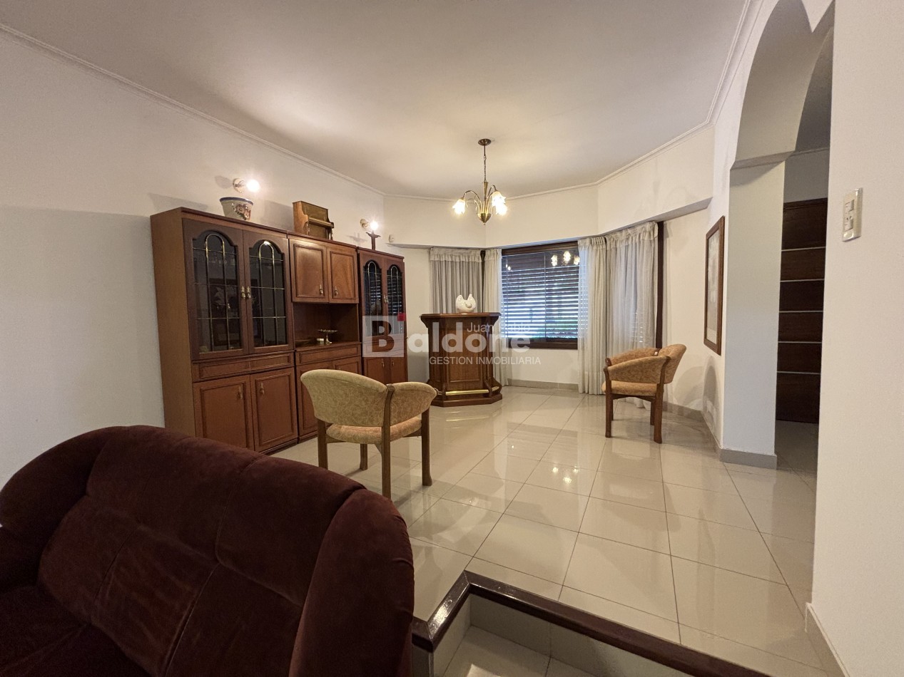 ESPECTACULAR CASA EN VENTA SOBRE CALLE 109 E/ 18 Y AVDA. 