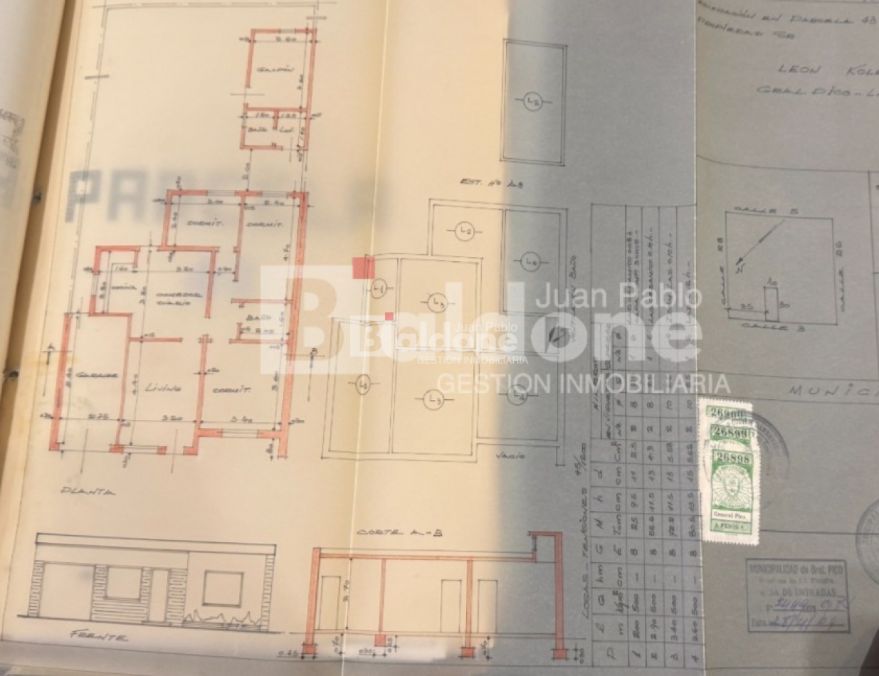 EN VENTA - AMPLIA CASA - CALLE 3 ENTRE 26 Y 28 -GRAL. PICO - LA PAMPA