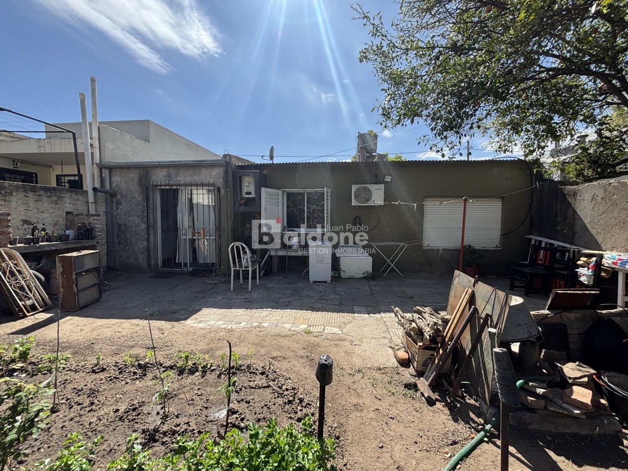 EN VENTA CASA EN CALLE 6 E/ 25 Y 27 - GRAL. PICO 