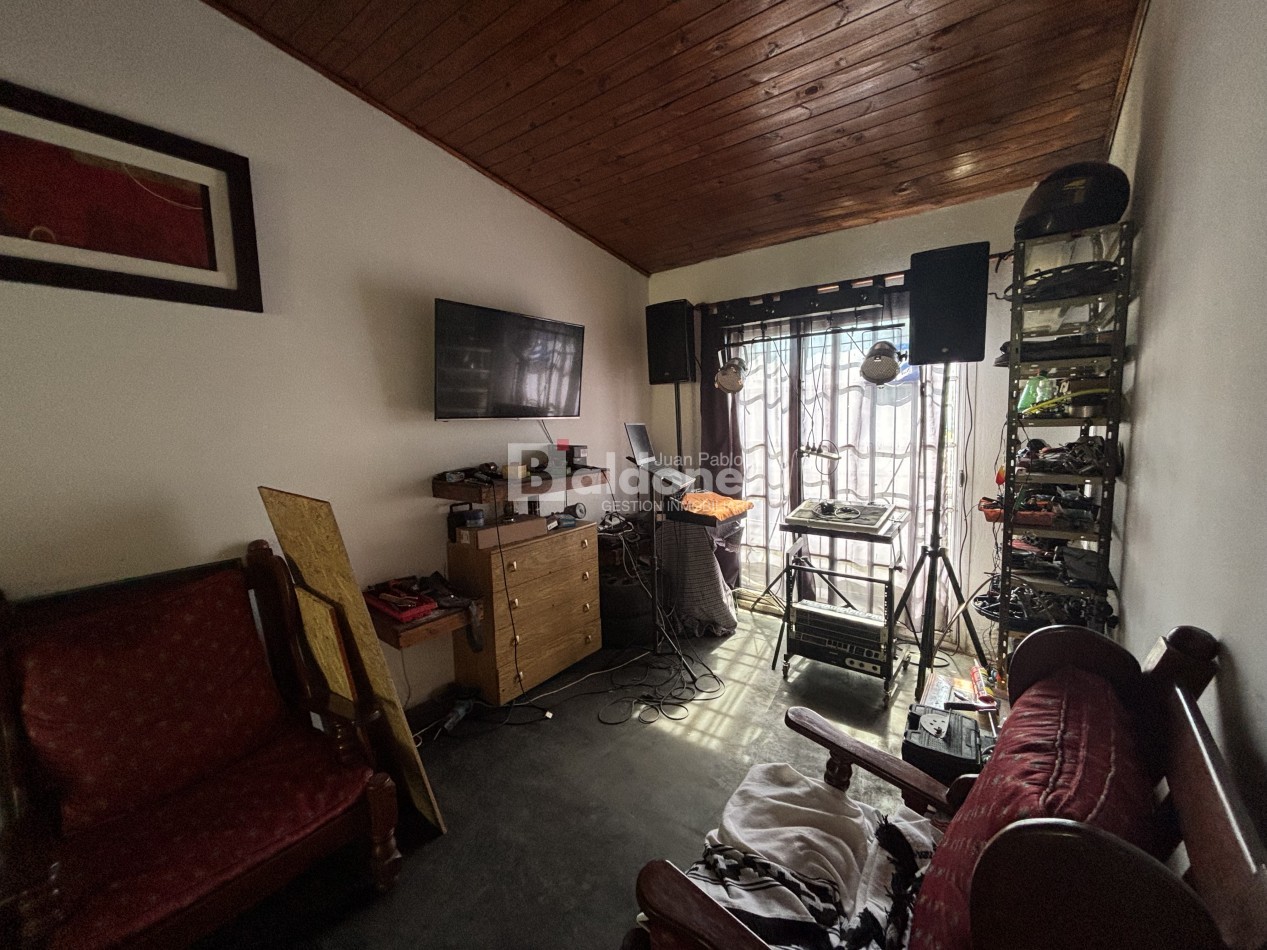 EN VENTA CASA EN CALLE 6 E/ 25 Y 27 - GRAL. PICO 