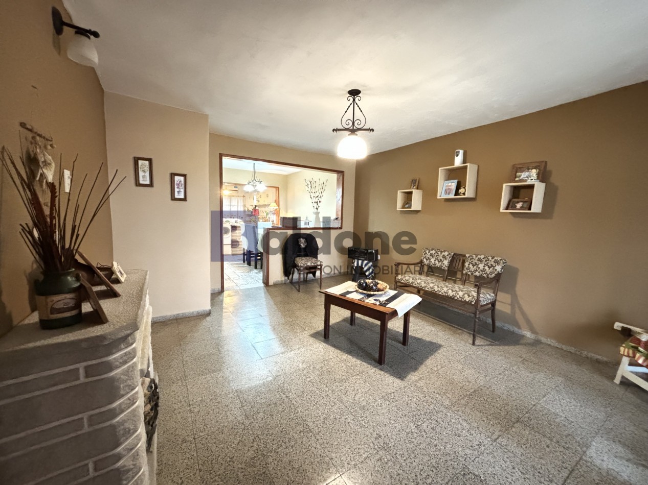 EN VENTA - CASA + DEPARTAMENTO - CALLE 27 - GRAL. PICO