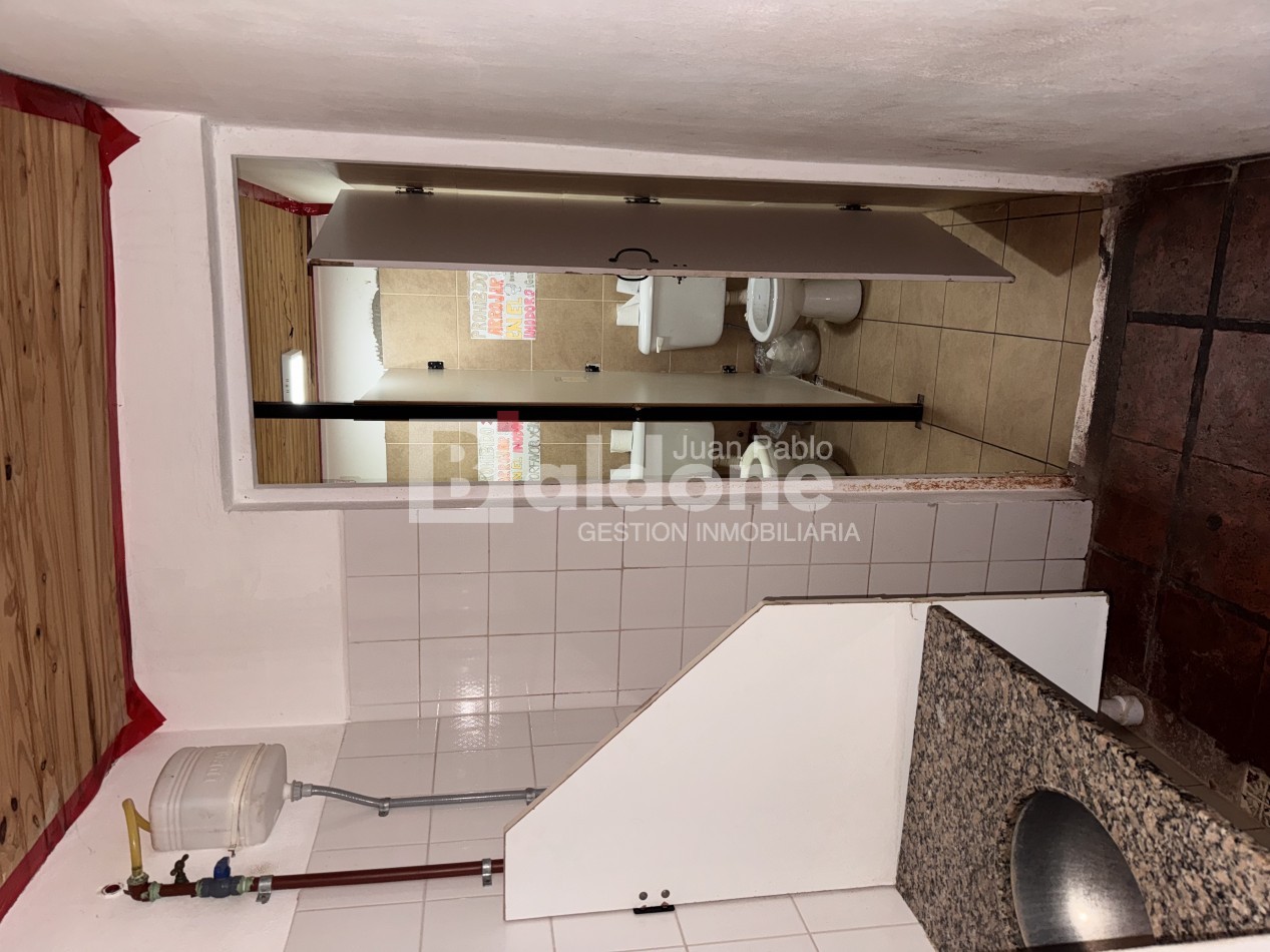 EN VENTA - SALON COMERCIAL - CALLE 25 e/ AVDA Y 16 - GRAL. PICO