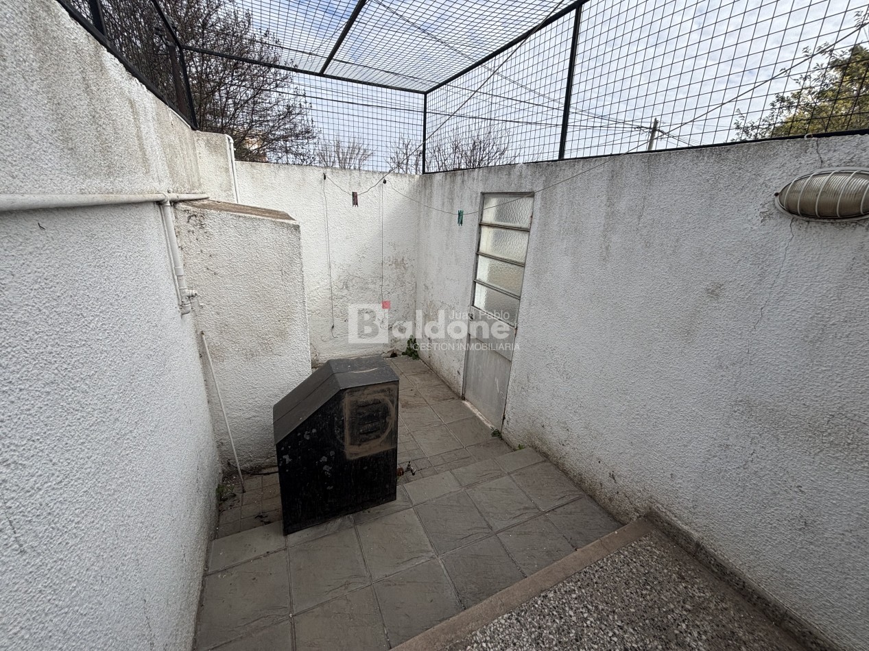 CASA EN VENTA EN SANTA ROSA LA PAMPA - MUY BUENA UBICACION