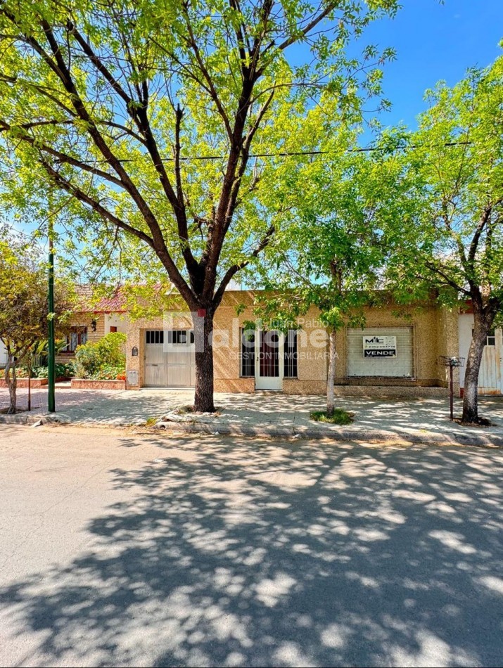 EN VENTA - AMPLIA CASA - CALLE 3 ENTRE 26 Y 28 -GRAL. PICO - LA PAMPA