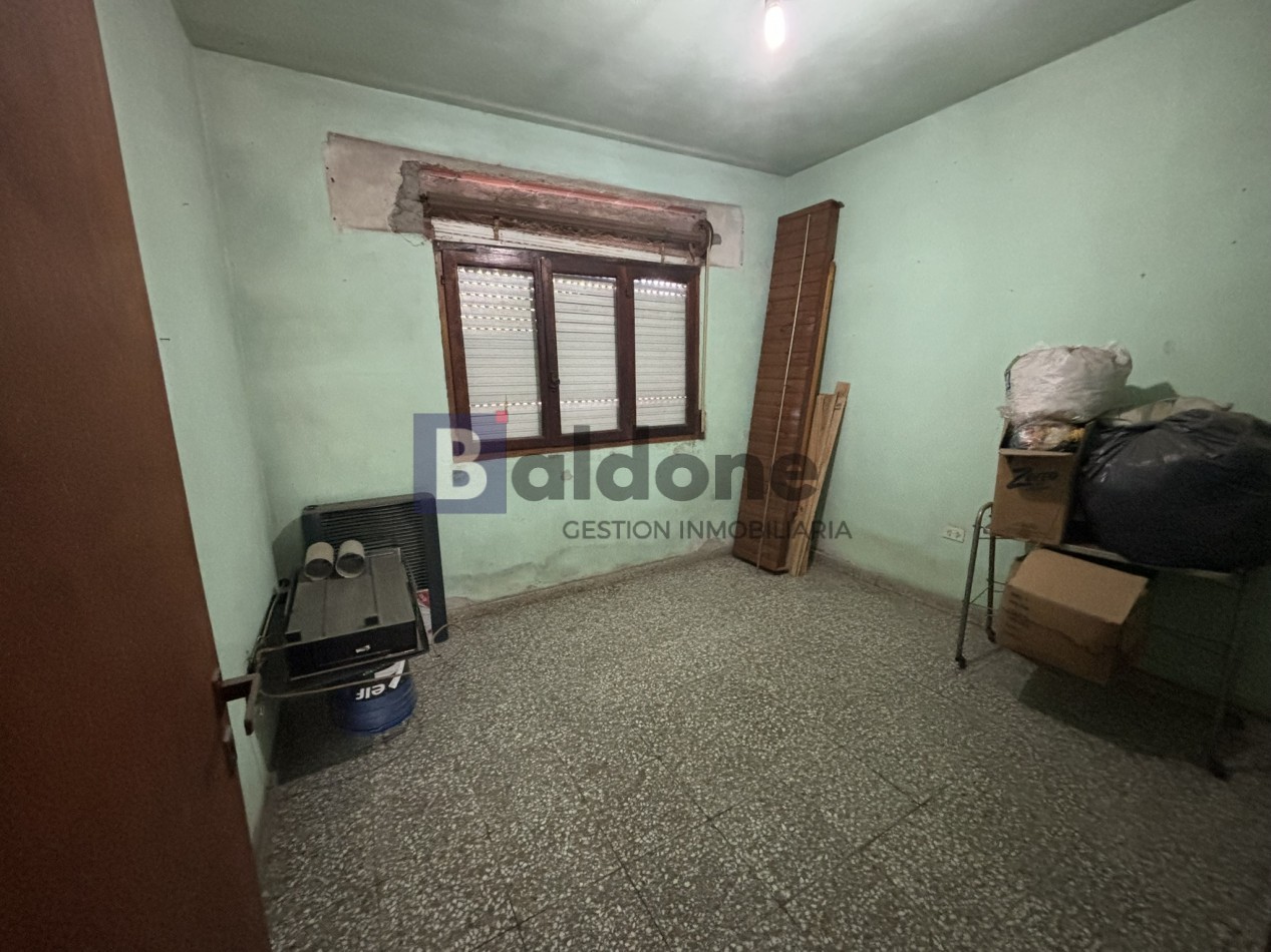 EN VENTA -  AMPLIA CASA SOBRE CALLE 2 E/ 21 Y 23 - GRAL, PICO