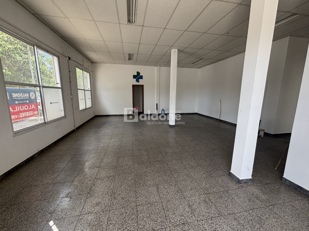 EN ALQUILER  - LOCAL COMERCIAL - CALLE 31 ESQ. 102 - GRAL. PICO