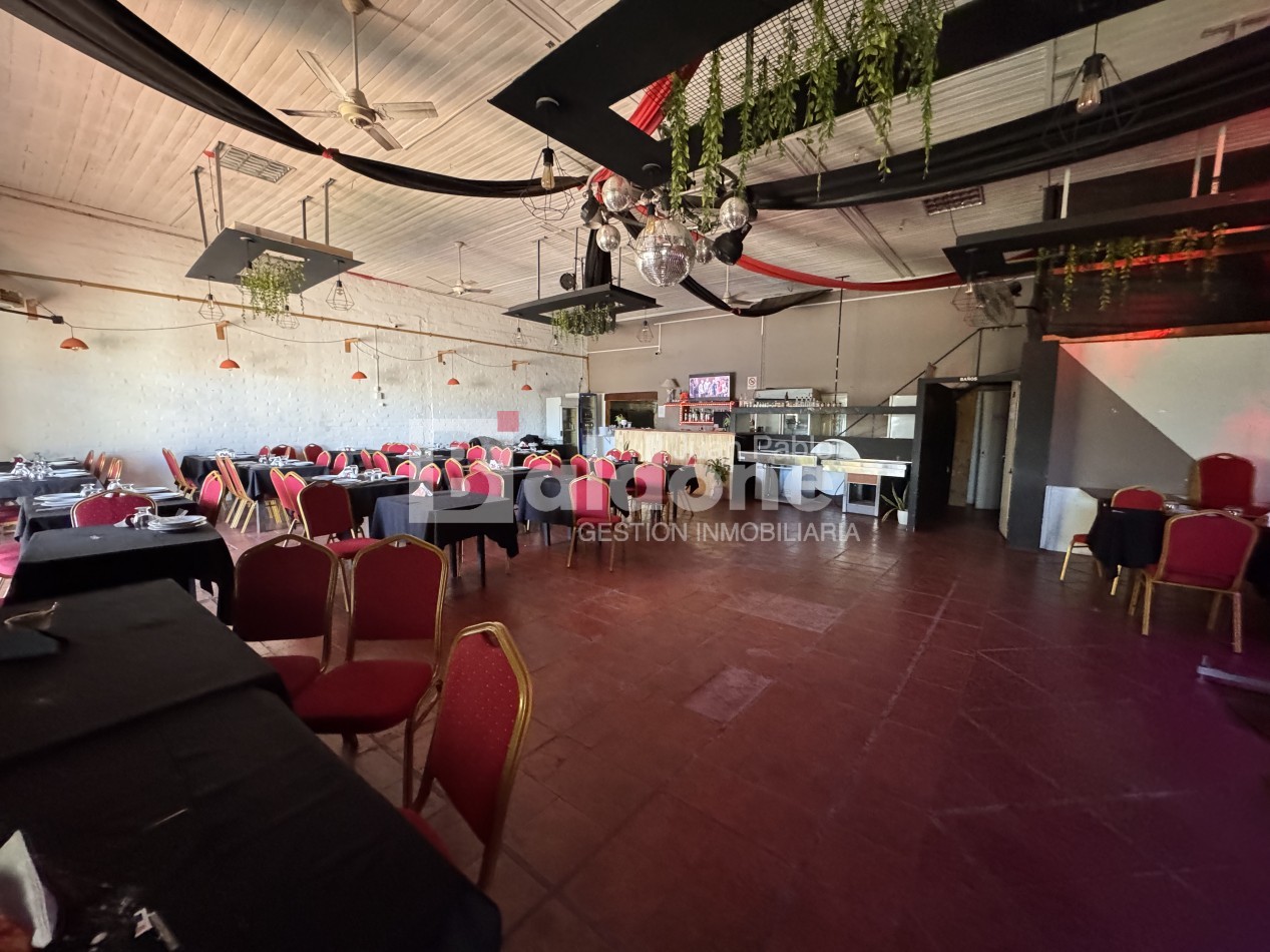 EN VENTA - SALON COMERCIAL - CALLE 25 e/ AVDA Y 16 - GRAL. PICO