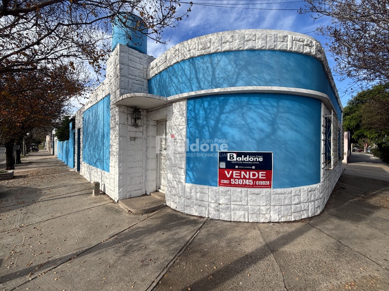EN VENTA - CASA + TALLER - CALLE 25 ESQ. 2 - GRAL. PICO - LA PAMPA